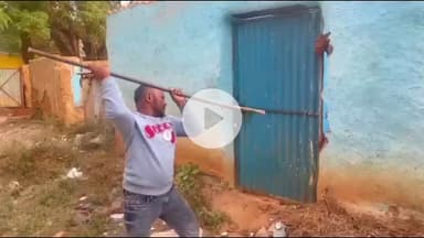 कांके: हाई कोर्ट के आदेश के बाद रिम्स के आसपास से अतिक्रमण हटाया गया