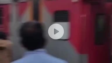 प्रतापगढ़: प्रतापगढ़ के मां बेल्हा देवी धाम स्टेशन पर ट्रेन पर चढ़े युवक का हाई वोल्टेज ड्रामा, पुलिस ने की हाथापाई