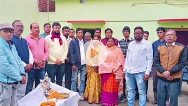 बलियापुर: बलियापुर के कारीटांड़ में दिवंगत जिप सदस्य संजय महतो की मनाई गई पुण्यतिथि, लोगों ने किया माल्यार्पण