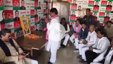 महाराजगंज: समाजवादी पार्टी कार्यालय पर मनाई गई डॉक्टर भीम राव अंबेडकर की पुण्यतिथि