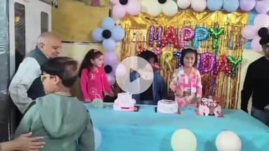 बीना: सिविल अस्पताल के NRC वार्ड में भर्ती बच्चों के साथ बेटियों का जन्मदिन मनाने पहुंचे अधिकारी और व्यापारी, वार्ड सजाया गया