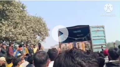 मैरवा: मैरवा में ग्रामीणों ने मवेशियों से भरा कंटेनर पकड़ा, घंटों तक सड़क जाम