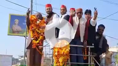 झांसी: बाबा साहब डॉ. भीमराव अंबेडकर के परिनिर्वाण दिवस पर झांसी में समाजवादी पार्टी ने दी श्रद्धांजलि