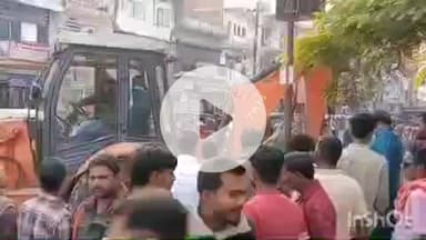 गोपालगंज: शहर के आंबेडकर चौक से कॉलेज रोड तक तीसरे दिन भी अतिक्रमण हटाओ अभियान जारी, जेसीबी चली