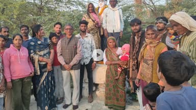 बदनपुर पहुंची आम आदमी पार्टी बाबा साहब परी निर्माण दिवस पर किए पुष्प सुमन अर्पित