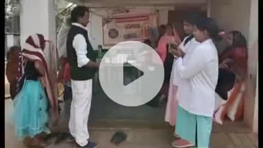 बलरामपुर: भंगहाकला ग्राम पंचायत में टीकाकरण शिविर का आयोजन, स्वास्थ्य कर्मियों ने गर्भवती महिलाओं और बच्चों के लिए किया जागरूक