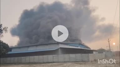 हरदोई: दोना पत्तल फैक्ट्री में लगी भीषण आग, दमकल की कई गाड़ियां मौके पर पहुंची, फैक्ट्री देहात क्षेत्र के मंगलीपुरवा के पास है