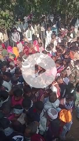 यूरिया खाद के लिए उमड़ी भीड़ लड़ाई जांगड़े कर रही है पब्लिक raanipura बूंदी राजस्थान