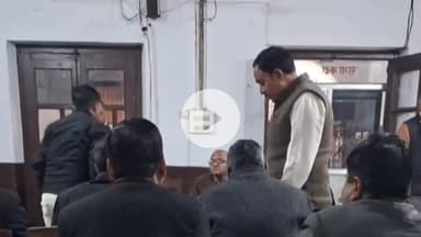 बहराइच: ज़िला बार एसोसिएशन सभागार में ग्राम न्यायालयों की स्थापना के विरोध में अधिवक्ताओं की बैठक हुई, न्यायिक कार्य से विरत