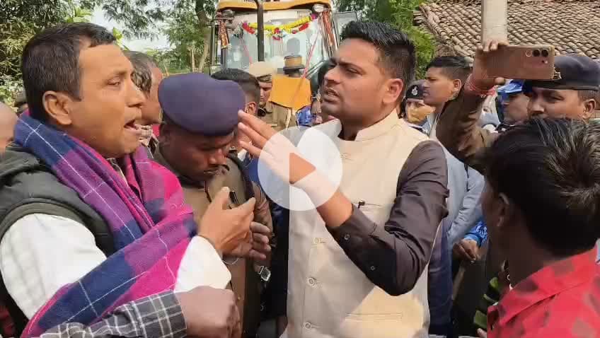 #दरभंगा_लाल शाहपुर में गरीबों पर चल रहे बुल्डोजर का अगुवाई कर रहे दरभंगा सदर डीसीएलआर से गरीबों का पक्ष रखते माले नेता