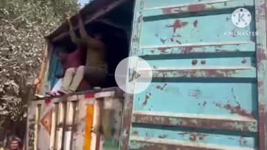 मैरवा: मैरवा में ग्रामीणों ने मवेशियों से भरे कंटेनर को पकड़ा, वीडियो हुआ वायरल