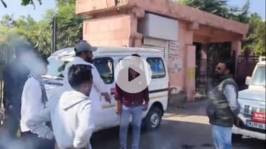 झालरापाटन: क्लीन झालावाड़ ग्रीन झालावाड़ अभियान के तहत अस्पताल के बाहर नो पार्किंग में खड़े 21 वाहनों के बनाए चालान