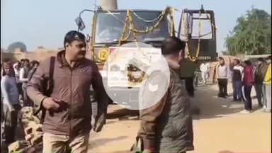 बुलंदशहर: औरंगाबाद के गांव नगला करन में असम राइफल्स के जवान को दी गई अंतिम विदाई