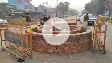 बलरामपुर: फुलवरिया चौराहे को सुरक्षित बनाने और राउंड अबाउट निर्माण कार्य में तेजी, खंभों व ट्रांसफॉर्मरों के शिफ्टिंग का काम जारी