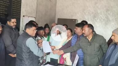 लोहरदगा: पाखर सरना पाठ काटा घर के पास सड़क हादसे में महिला की मौत, हिंडाल्को ने दिया मुआवजा, इंडिया गठबंधन के नेताओं की पहल