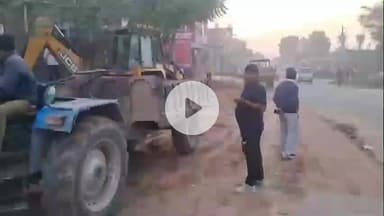 चिड़ावा: मंड्रेला मोड़ से चौराहे तक अतिक्रमण हटाने की कार्रवाई, कच्चे-पक्के अतिक्रमण पर चला पीला पंजा