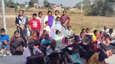 कैरो: बढ़ती ठंड में मारवाड़ी महिला सम्मेलन का सेवा अभियान, गरीब बस्तियों में कंबल, गर्म वस्त्र व खाद्य सामग्री बांटी गई