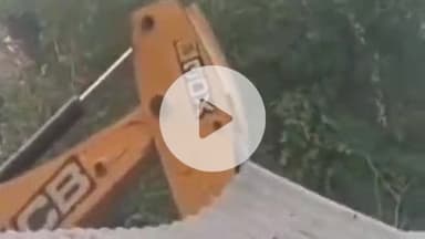 करनैलगंज: सोनवार गांव में सरकारी जमीन से बुलडोजर द्वारा अवैध कब्जा हटाया गया