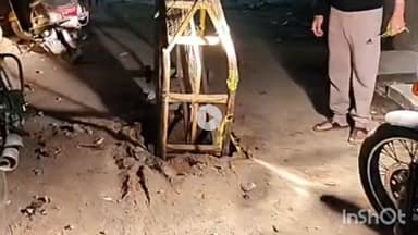 चूरू: चूरू में चैम्बर धसने से बाइक सवार गिरा गड्ढे में