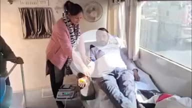 आंवला: आंवला में रक्तदान शिविर आयोजित, 34 यूनिट रक्त एकत्र, दाताओं को मिले कार्ड