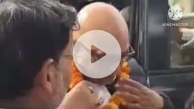 हमीरपुर: बड़ा चौराहा में कांग्रेस अध्यक्ष का कार्यकर्ताओं ने फूल माला से किया स्वागत