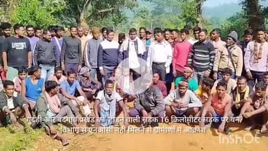 गुदड़ी: गुदड़ी और बंदगांव प्रखंड को जोड़ने वाली सड़क को वन विभाग से एनओसी न मिलने पर ग्रामीणों में आक्रोश