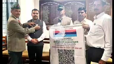 चूरू: सशस्त्र सेना झंडा दिवस पर कलेक्ट्रेट में जिला कलेक्टर और एडीएम ने लगाए झंडे, सैनिकों के सम्मान व सहयोग की की अपील