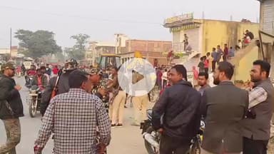तरारी: मोपटी बाजार के समीप जिला प्रशासन ने अतिक्रमण पर सख्ती से चलाया बुलडोजर, अतिक्रमणकारियों में मचा हड़कंप