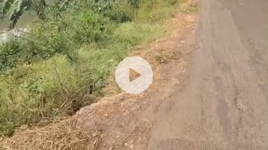 ఎర్ర పోతవరం వద్ద ప్రమాదకరంగా మారిన రహదారి