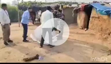 गढ़वा: एसडीएम संजय कुमार की पहल: जरूरतमंदों को ठंड में गर्माहटें बांटने के लिए 'आइये खुशियां बांटें' कार्यक्रम