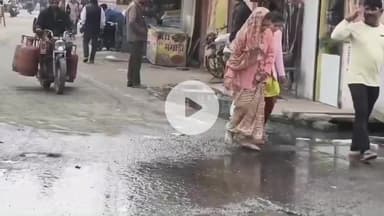 बीना: सर्वोदय चौराहा पर नालिया चौक, सड़क पर गंदा पानी दुर्गंध से लोग बेहाल
#jansamasya