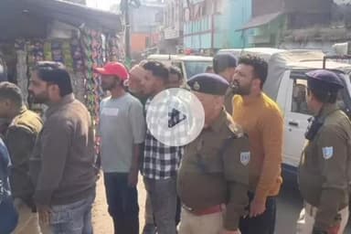 राजधानी रांची के डोरंडा थाना क्षेत्र में आज (सोमवार) दोपहर उस वक्त अचानक तनाव फैल गया, जब पुराना हाई कोर्ट के समीप तुलसी