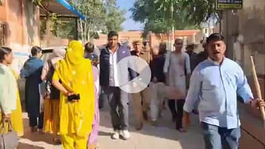 चूरू: वार्ड 58 के चैन स्नेचिंग मामले में पुलिस ने बदमाशों का महिला ड्रेस में निकाला पैदल जुलूस, लगे पुलिस जिंदाबाद के नारे