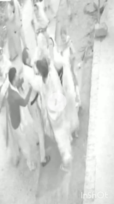 सफीपुर: सफीपुर के माँखी में पड़ोसियों ने सास-बहू पर किया हमला, घर में घुसकर लाठी-डंडों से पीटा, सीसीटीवी फुटेज सामने आया