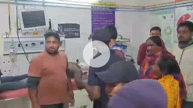 जमुई: ख़ैरा मोड़ के पास बदमाशों ने युवक को लोहे की रॉड से मारा, घायल युवक को सदर अस्पताल में कराया गया भर्ती