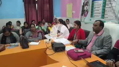 महाराजगंज: सामुदायिक स्वास्थ्य केंद्र सदर पर आयोजित हुई समीक्षा बैठक