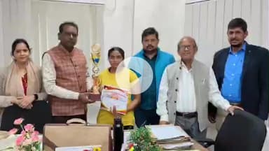 मधेपुरा: हिंदी विभाग की मुस्कान एथलेटिक्स प्रतियोगिता की बनीं ओवरऑल चैंपियन, किया गया सम्मानित