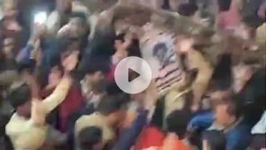 मिर्ज़ापुर: गणेशगंज में युवती पर ब्लेड से वार करने वाले आरोपी को फांसी की मांग को लेकर जनपदवासियों ने निकाला जुलूस