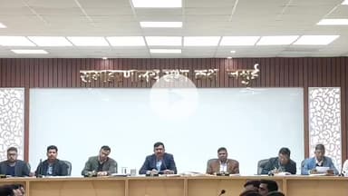 जमुई: सभा कक्ष में DM ने सभी विभाग के पदाधिकारियों के साथ की साप्ताहिक समीक्षा बैठक, दिए आवश्यक दिशा-निर्देश