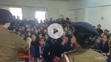 नवादा: नवादा की आधा दर्जन स्कूलों में साइबर क्राइम, आपातकालीन सेवा 112 और महिला सुरक्षा को लेकर पुलिस ने चलाया विशेष अभियान