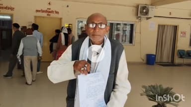 बांदा: मर्दननाका मोहल्ले का निवासी एक व्यक्ति कलेक्ट्रेट पहुंचा, कुछ लोगों पर जमीन में कब्जा कर रास्ता बंद करने का लगाया आरोप