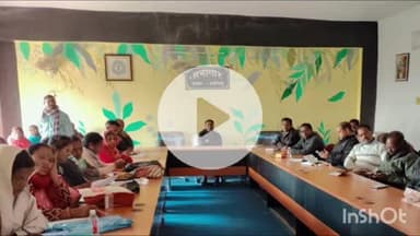 बरियातु: प्रखंड कार्यालय सभागार में बीएलओ को बीएलओ ऐप से मतदाता मैपिंग का प्रशिक्षण दिया गया