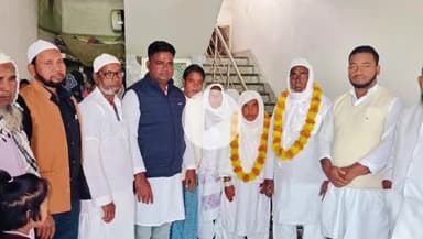 बलियापुर: बलियापुर प्रखंड के विभिन्न गांवों से दर्जनों लोग उमराह के लिए मक्का रवाना हुए