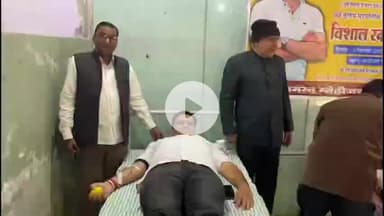 चूरू: पंखा सर्किल के पास डॉ सुनील जांदू की तीसरी पुण्यतिथि पर रक्तदान शिविर का शुभारंभ CMHO ने किया