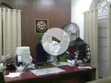 करछना: यमुनापार क्षेत्र में किसानों की विभिन्न समस्याओं को लेकर भारतीय किसान यूनियन ने एडीएम सदर को सौंपा ज्ञापन