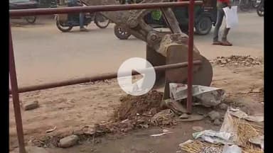 महनार: महनार बाजार में बुलडोजर कार्रवाई चौथे दिन भी जारी, अतिक्रमण हटने से मुख्य मार्ग हुआ सुगम