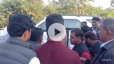 छिबरामऊ: तालग्राम में समाजवादी पार्टी के पूर्व विधायक ने एस आई आर फॉर्म को लेकर की समीक्षा बैठक, दिए निर्देश