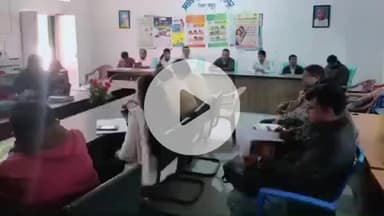 महेशपुर: महेशपुर बीडीओ ने विकास कार्यों को लेकर की समीक्षा बैठक, कई निर्देश जारी