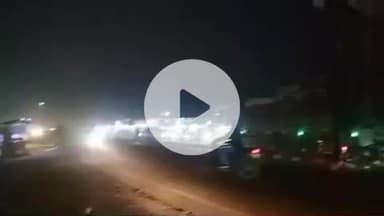 बीसलपुर: गजरौला कस्बे में डिवाइडर पर लगी स्ट्रीट लाइट खराब, कोहरे में बढ़ रहा हादसे का खतरा