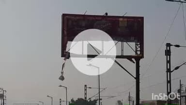 हाथरस: सदर के मथुरा-बरेली हाईवे पर हाथरस के डीएम ने अवैध यूनिपोल होर्डिंग का किया निरीक्षण, हटवाने के दिए निर्देश